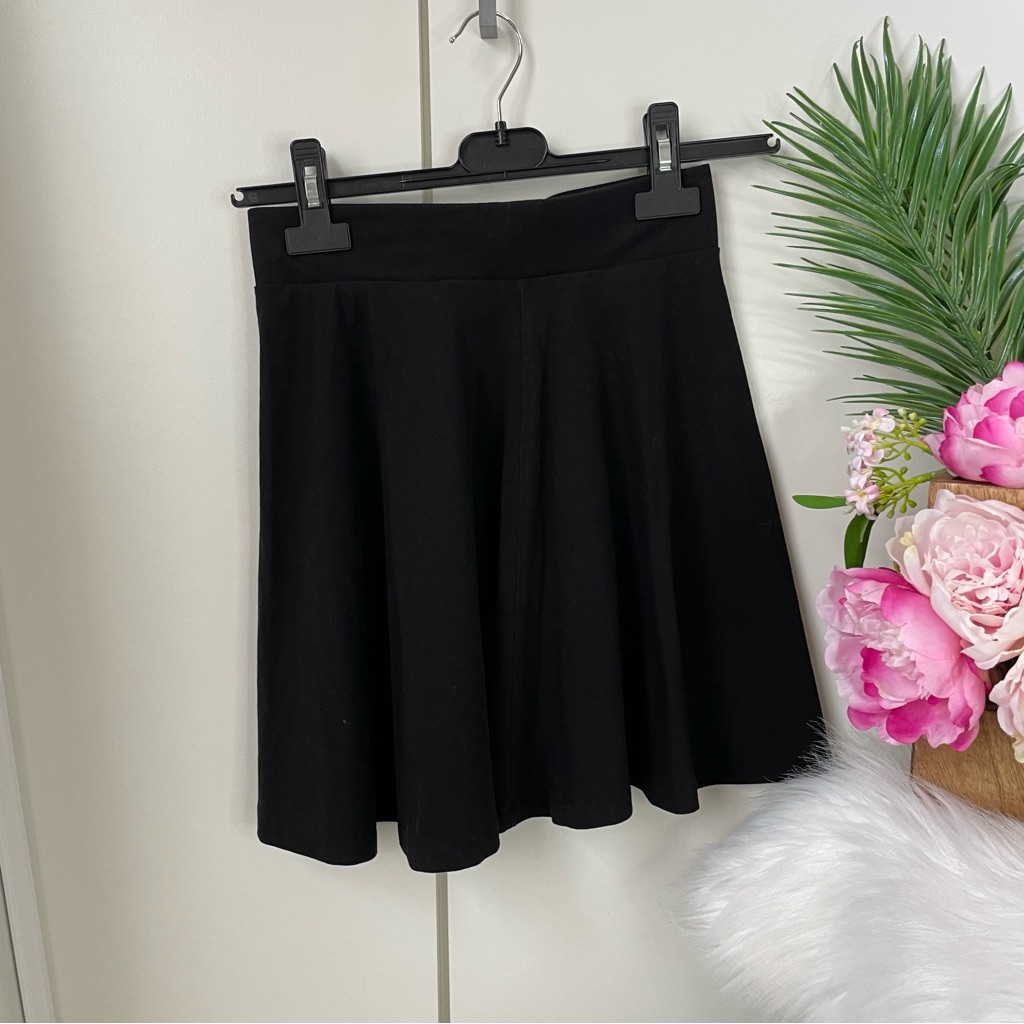 H&M Basic Black Skirt